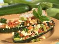 Zucchini mit Gemüse-Feta-Füllung Rezept