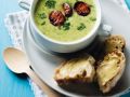 Zucchinicremesuppe mit gebratenen Wurstscheiben Rezept