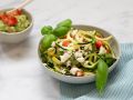 Zucchininudeln mit Avocado-Pesto Rezept