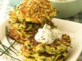 Zucchinipuffer mit Kräuterschmand Rezept