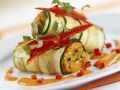 Zucchinirouladen mit Paprikafüllung Rezept