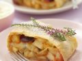 Zwetschgen-Apfel-Strudel Rezept