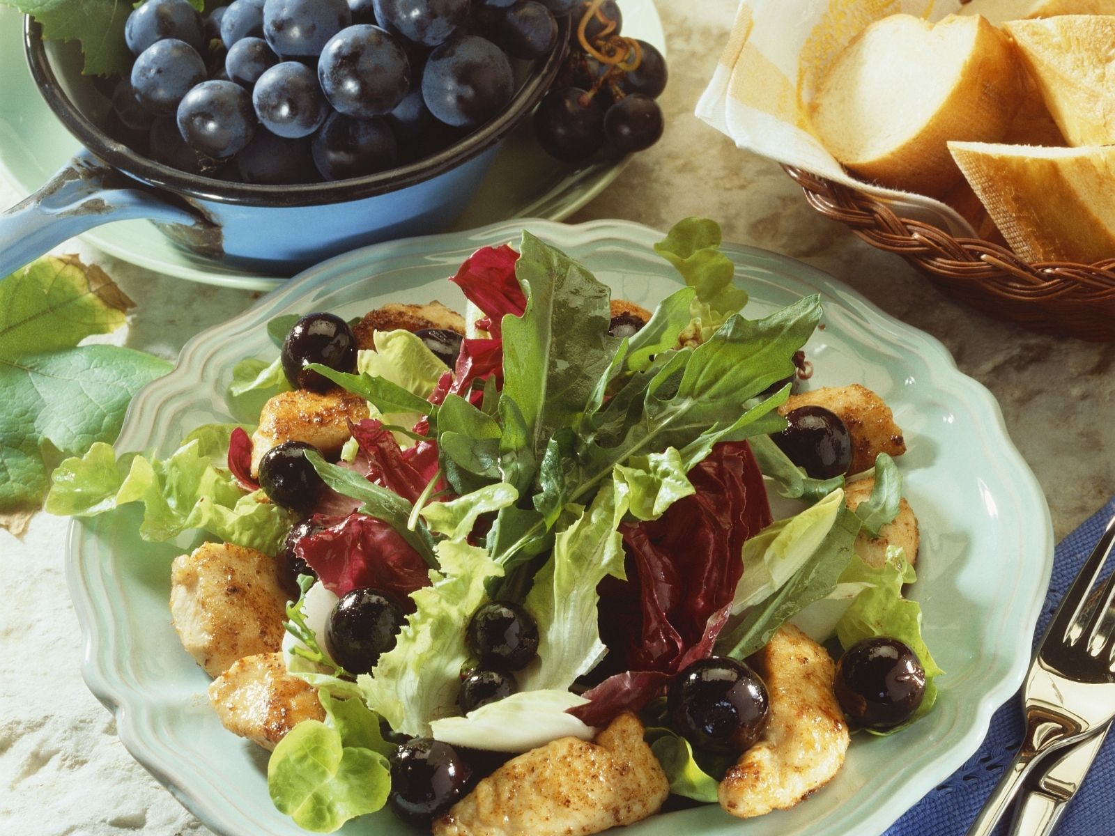 Gebratene Hahnchenbrust Mit Weintraubensalat Rezept Eat Smarter 