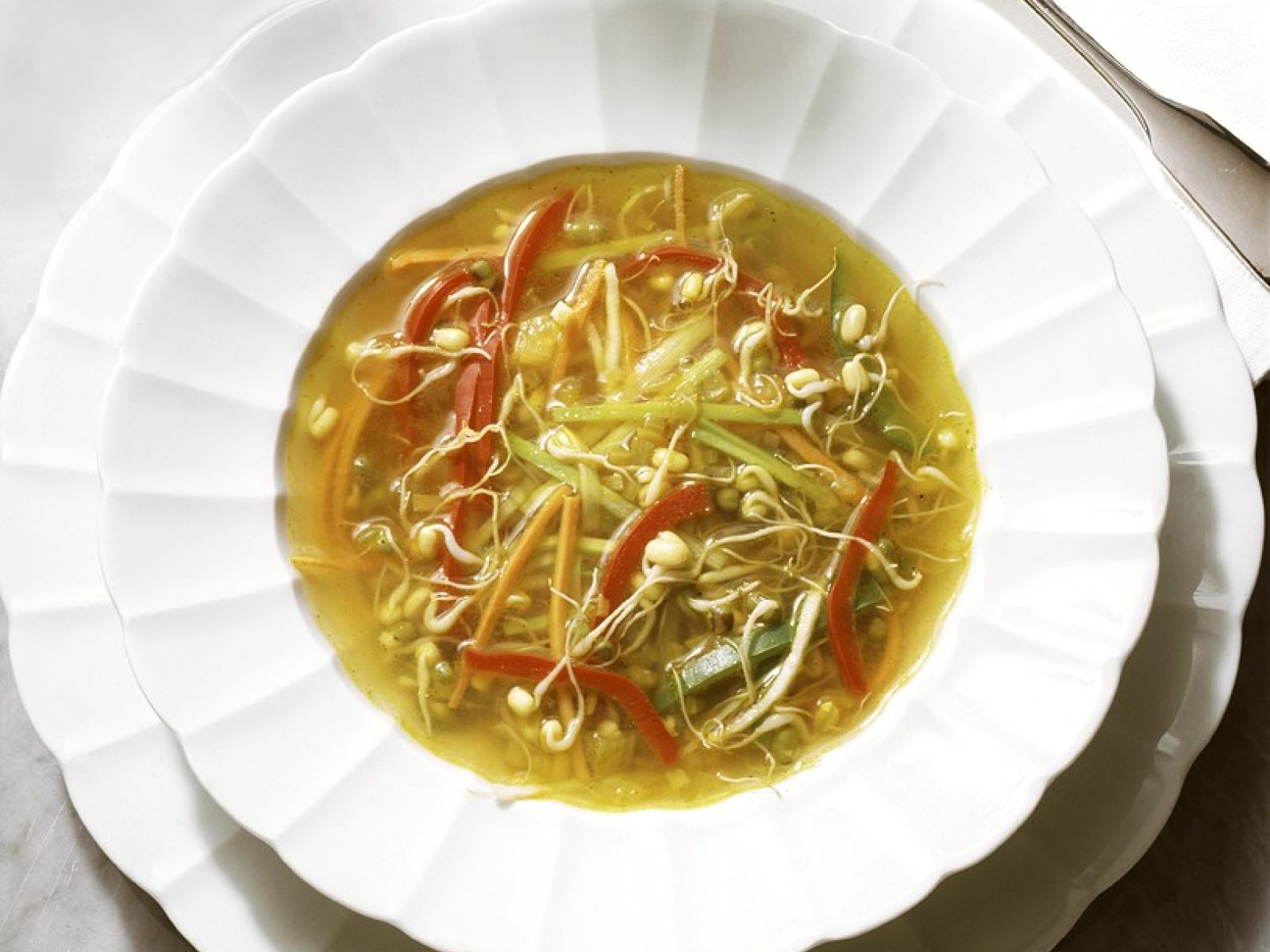 Gemusesuppe Mit Mungosprossen Rezept Eat Smarter 