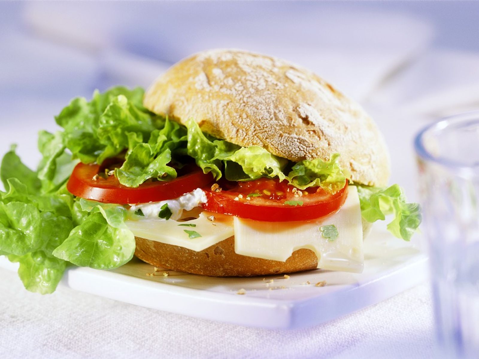 Kase Brotchen Mit Tomaten Rezept Eat Smarter 