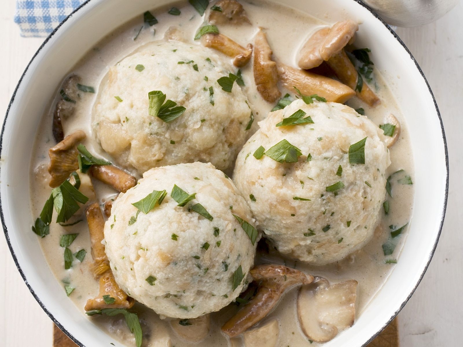 Semmelknodel Mit Schwammerlsosse Rezept Eat Smarter