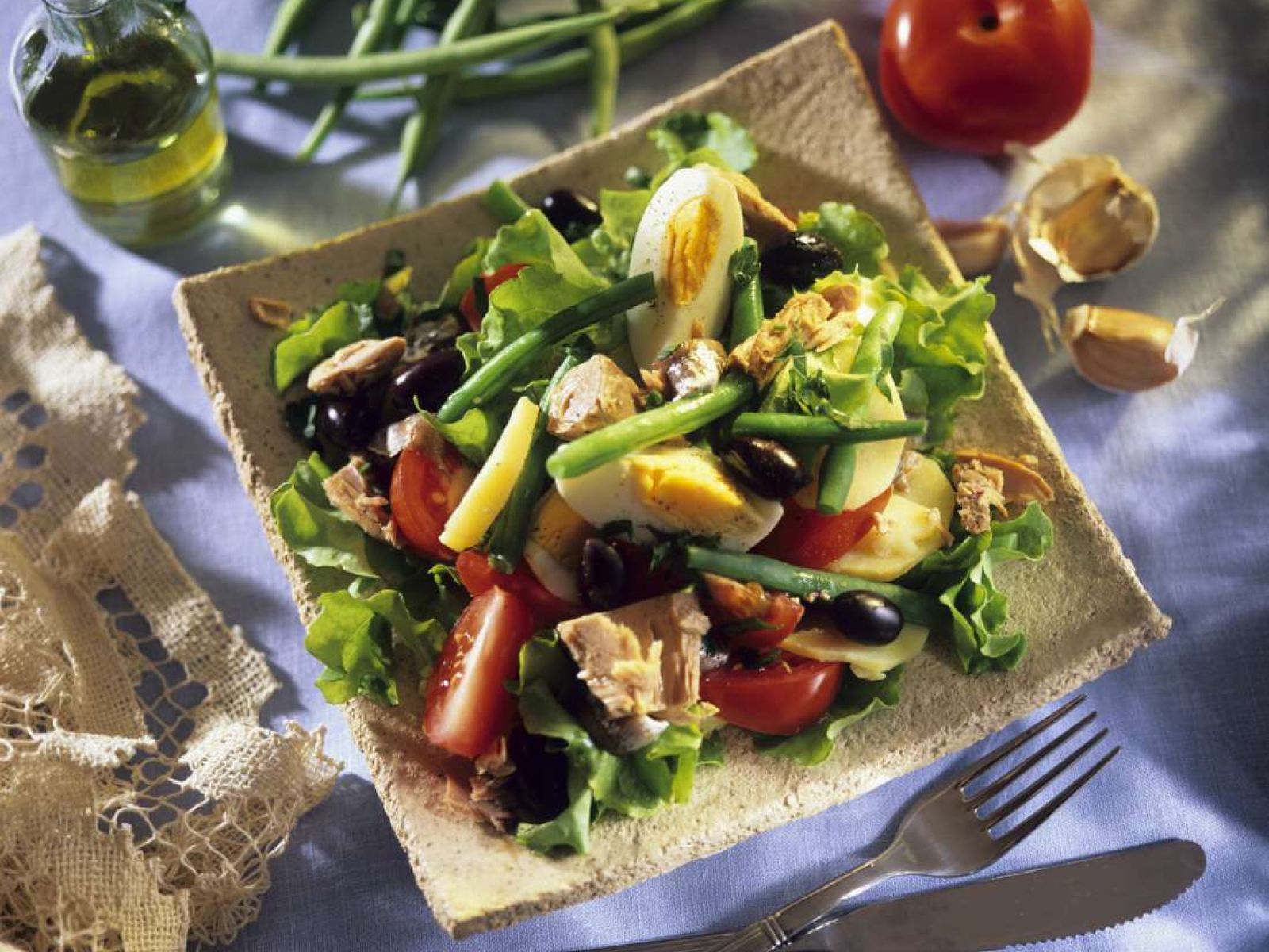 Thunfisch Bohnen Salat Mit Kartoffeln Oliven Und Ei Rezept Eat Smarter 