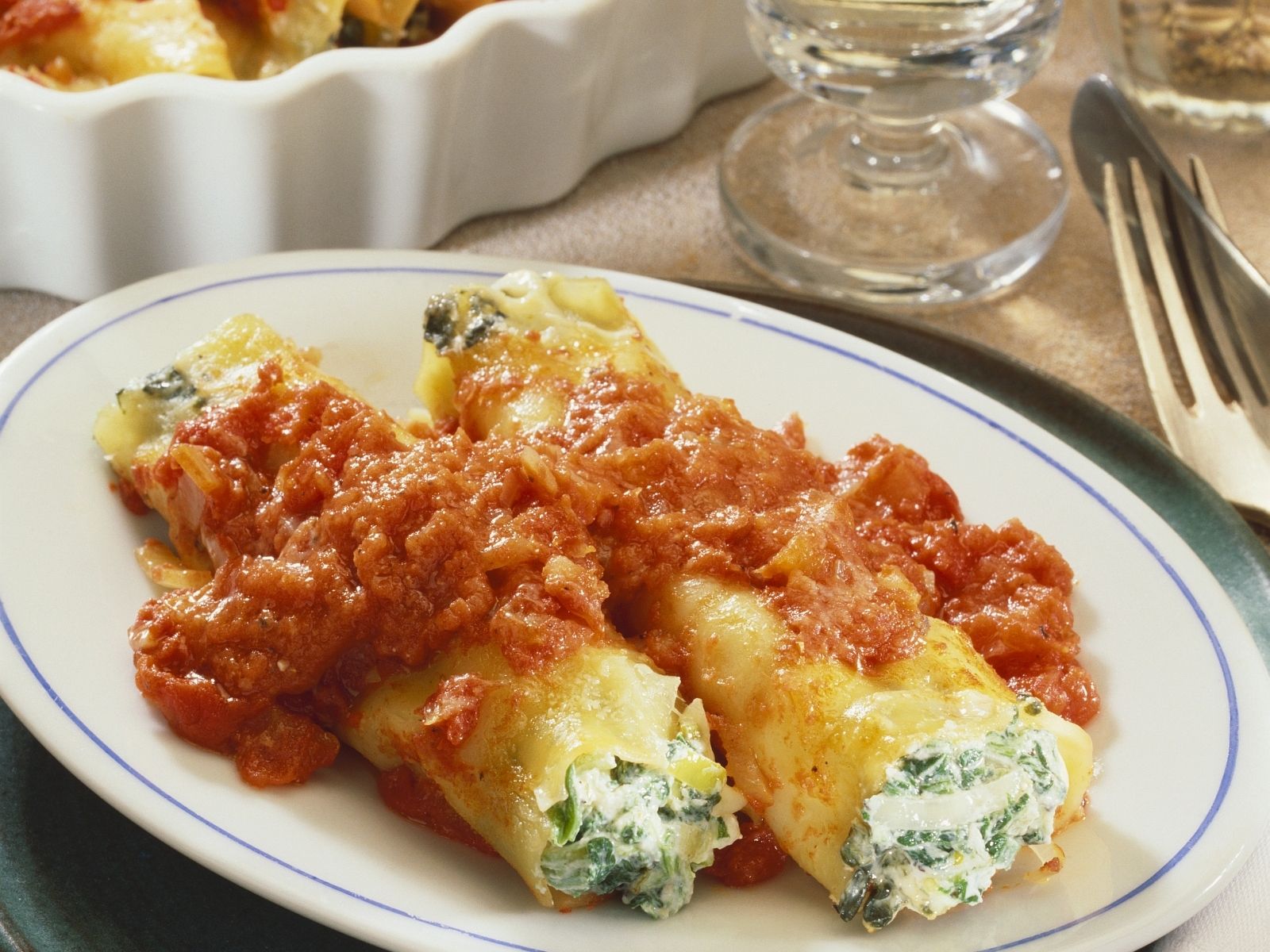 Vegetarische Cannelloni Mit Tomatensugo Rezept Eat Smarter 