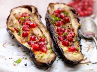 Auberginen mit Granatapfelkernen Rezept