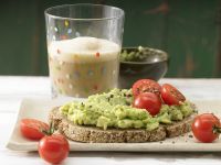 Avocadocreme auf Vollkornbrot Rezept
