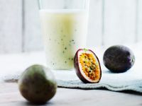 Bananen-Ananas-Smoothie mit Passionsfrucht Rezept
