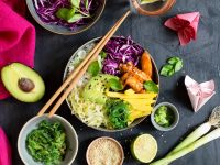 Basmati-Reis-Bowl mit Teriyaki-Hähnchen, Mango und Avocado Rezept