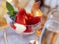 Beerensorbet mit exotischen Früchten