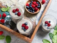 Beeriger Tofu-Proteinshake mit Mango Rezept