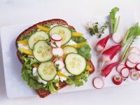 Belegtes Brot mit Gemüse Rezept