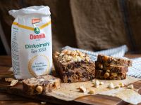 Bio-Früchte-Nuss-Brot mit Weinbeeren und Macadamianüssen Rezept