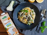 Bio-One-Pot-Pasta mit Zucchini, Erbsen und Linsen Rezept