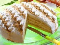 Biskuit-Sahnetorte mit Apfelgelee Biskuit-Sahnetorte mit Apfelgelee