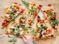 Blech-Pizza mit Gemüse Rezept