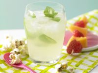 Blubber-Bowle mit Fruchtspieß Rezept