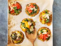 Blumenkohlpizza mit Leinsamen, Spinat und Parmesan Rezept