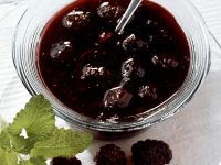 Brombeerkonfitüre mit Cassis Brombeerkonfitüre mit Cassis