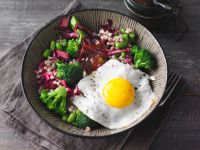Buchweizen mit Brokkoli und Ei Rezept