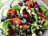Bunter Salat mit Heidelbeeren Rezept