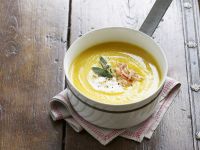 Butternusskürbissuppe mit Apfel und Salbei Rezept