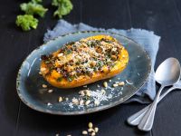 Butternut-Kürbis mit Grünkohlfüllung Rezept