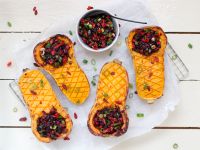 Butternut mit Füllung aus schwarzem Reis und Gojibeeren Rezept