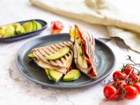 Caprese-Wraps mit Avocado Rezept