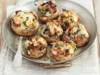Champignons mit mediterraner Füllung Rezept