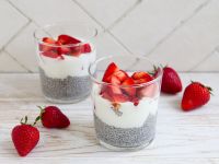 Chia-Pudding mit Erdbeeren und Joghurt Rezept
