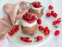 Chia-Schokoladenmousse mit Himbeerspiegel Rezept