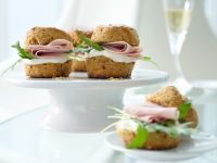 Chili-Cheddar-Brötchen Rezept