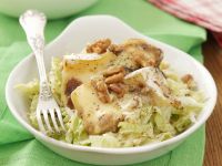 Chinakohl-Apfel-Salat mit Camembert Rezept