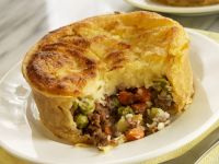 Cottage Pie mit Fleisch und Gemüse gefüllt Rezept
