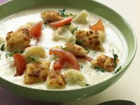 Cremige Blumenkohlsuppe mit Tomaten und Croutons Rezept