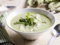 Cremige Spargelsuppe mit Parmesan Rezept