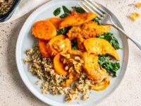 Curry-Hähnchenbrust mit Quinoa und Möhren Rezept