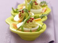 Eier mit Guacamole und rotem Pfeffer Rezept