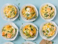 Eier-Muffins mit Lachs und Brokkoli Rezept