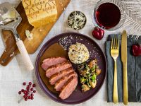 Entenbrust mit Grana Padano-Kartoffel-Kürbisknödeln und Pilzgemüse Rezept