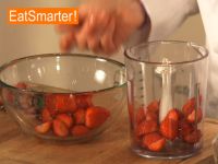 Erdbeerpüree zubereiten