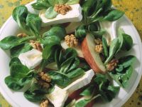 Feldsalat mit Camembert und Walnüssen Rezept