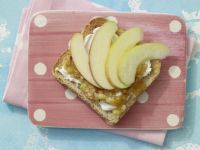 Frischer Obst-Toast mit Quark Rezept
