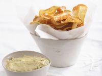 Frittierte Kartoffelscheiben mit Knoblauch-Avocado-Creme Rezept