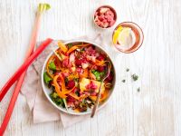 Frühlingssalat mit Rhabarber und Halloumi Rezept
