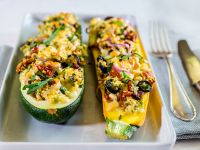 Gebackene Zucchini mit Couscous und Oliven